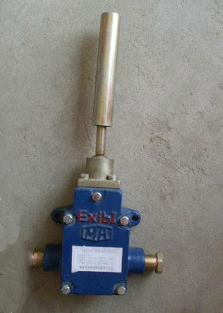 雙向防爆跑偏開關(guān).jpg 雙向防爆跑偏開關(guān).jpg