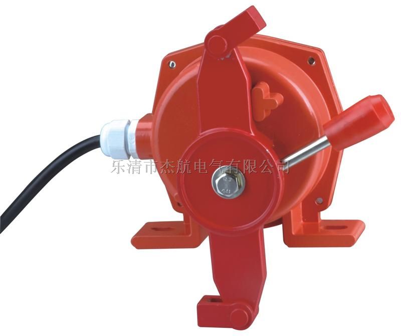 FKLT2-I,雙向拉繩開關(guān)，雙向拉繩開關(guān)使用與安裝：開關(guān)平衡地按在機(jī)架的固定支架上；將鋼絲繩系在兩端的拉環(huán)上，沒側(cè)繩不超過30M（有坡度時(shí)因當(dāng)縮）：拉繩壓力應(yīng)適宜，以確保開關(guān)可靠復(fù)位：拉繩沿膠帶平行方向設(shè)置，每3M加以吊環(huán)；鋼絲繩按用戶所需規(guī)格，廠方訂購(gòu)。雙向拉繩開關(guān)接線方式：雙向拉繩開關(guān)出廠時(shí)已配長(zhǎng)度1.0米電纜線，接線方式參照標(biāo)牌所標(biāo)顏色。，250/380V,5A